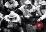 Standbild British 5th Army Gunners im goatskins Frankreich, 1916, aus Sekunde 54 historischem Filmmaterial Videoclip 65675028127