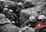 Standbild Irish Regiment Truppen in der Schlacht der Ancre Frankreich, 1916, aus Sekunde 16 historischem Filmmaterial Videoclip 65675028128