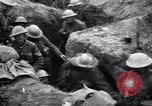 Standbild Irish Regiment Truppen in der Schlacht der Ancre Frankreich, 1916, aus Sekunde 18 historischem Filmmaterial Videoclip 65675028128