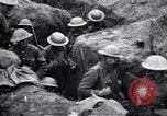 Standbild Irish Regiment Truppen in der Schlacht der Ancre Frankreich, 1916, aus Sekunde 21 historischem Filmmaterial Videoclip 65675028128
