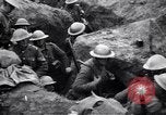 Standbild Irish Regiment Truppen in der Schlacht der Ancre Frankreich, 1916, aus Sekunde 23 historischem Filmmaterial Videoclip 65675028128