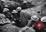 Standbild Irish Regiment Truppen in der Schlacht der Ancre Frankreich, 1916, aus Sekunde 24 historischem Filmmaterial Videoclip 65675028128