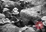 Standbild Irish Regiment Truppen in der Schlacht der Ancre Frankreich, 1916, aus Sekunde 25 historischem Filmmaterial Videoclip 65675028128