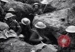 Standbild Irish Regiment Truppen in der Schlacht der Ancre Frankreich, 1916, aus Sekunde 26 historischem Filmmaterial Videoclip 65675028128