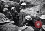 Standbild Irish Regiment Truppen in der Schlacht der Ancre Frankreich, 1916, aus Sekunde 28 historischem Filmmaterial Videoclip 65675028128