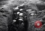 Standbild Irish Regiment Truppen in der Schlacht der Ancre Frankreich, 1916, aus Sekunde 36 historischem Filmmaterial Videoclip 65675028128