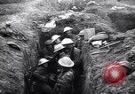 Standbild Irish Regiment Truppen in der Schlacht der Ancre Frankreich, 1916, aus Sekunde 37 historischem Filmmaterial Videoclip 65675028128