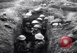 Standbild Irish Regiment Truppen in der Schlacht der Ancre Frankreich, 1916, aus Sekunde 43 historischem Filmmaterial Videoclip 65675028128