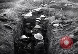 Standbild Irish Regiment Truppen in der Schlacht der Ancre Frankreich, 1916, aus Sekunde 44 historischem Filmmaterial Videoclip 65675028128