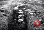 Standbild Irish Regiment Truppen in der Schlacht der Ancre Frankreich, 1916, aus Sekunde 47 historischem Filmmaterial Videoclip 65675028128