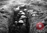 Standbild Irish Regiment Truppen in der Schlacht der Ancre Frankreich, 1916, aus Sekunde 48 historischem Filmmaterial Videoclip 65675028128