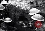 Standbild Irish Regiment Truppen in der Schlacht der Ancre Frankreich, 1916, aus Sekunde 53 historischem Filmmaterial Videoclip 65675028128