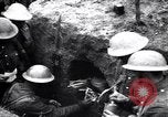 Standbild Irish Regiment Truppen in der Schlacht der Ancre Frankreich, 1916, aus Sekunde 55 historischem Filmmaterial Videoclip 65675028128