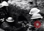 Standbild Irish Regiment Truppen in der Schlacht der Ancre Frankreich, 1916, aus Sekunde 56 historischem Filmmaterial Videoclip 65675028128