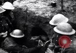 Standbild Irish Regiment Truppen in der Schlacht der Ancre Frankreich, 1916, aus Sekunde 57 historischem Filmmaterial Videoclip 65675028128