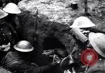 Standbild Irish Regiment Truppen in der Schlacht der Ancre Frankreich, 1916, aus Sekunde 59 historischem Filmmaterial Videoclip 65675028128