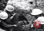 Standbild Irish Regiment Truppen in der Schlacht der Ancre Frankreich, 1916, aus Sekunde 62 historischem Filmmaterial Videoclip 65675028128