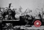 Standbild die britischen LKW-montierte antiaircraft guns Frankreich, 1916, aus Sekunde 18 historischem Filmmaterial Videoclip 65675028132