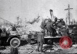 Standbild die britischen LKW-montierte antiaircraft guns Frankreich, 1916, aus Sekunde 33 historischem Filmmaterial Videoclip 65675028132