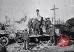 Standbild die britischen LKW-montierte antiaircraft guns Frankreich, 1916, aus Sekunde 35 historischem Filmmaterial Videoclip 65675028132