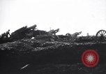Standbild Britische Artillerie Feuern in der Schlacht der Ancre Frankreich, 1916, aus Sekunde 14 historischem Filmmaterial Videoclip 65675028141
