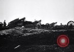 Standbild Britische Artillerie Feuern in der Schlacht der Ancre Frankreich, 1916, aus Sekunde 19 historischem Filmmaterial Videoclip 65675028141