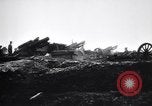 Standbild Britische Artillerie Feuern in der Schlacht der Ancre Frankreich, 1916, aus Sekunde 20 historischem Filmmaterial Videoclip 65675028141