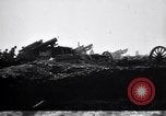 Standbild Britische Artillerie Feuern in der Schlacht der Ancre Frankreich, 1916, aus Sekunde 25 historischem Filmmaterial Videoclip 65675028141