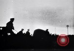 Standbild Britische Artillerie Feuern in der Schlacht der Ancre Frankreich, 1916, aus Sekunde 58 historischem Filmmaterial Videoclip 65675028141