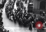 Standbild britischen Frauen März für die Arbeit in Ersten Weltkrieg Aufwand Vereinigtes Königreich, 1914, aus Sekunde 61 historischem Filmmaterial Videoclip 65675028143