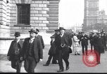 Standbild britische Bergleute Delegation London England Vereinigtes Königreich, 1914, aus Sekunde 13 historischem Filmmaterial Videoclip 65675028144