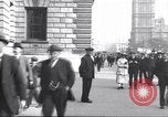 Standbild britische Bergleute Delegation London England Vereinigtes Königreich, 1914, aus Sekunde 15 historischem Filmmaterial Videoclip 65675028144