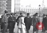 Standbild britische Bergleute Delegation London England Vereinigtes Königreich, 1914, aus Sekunde 18 historischem Filmmaterial Videoclip 65675028144