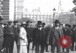 Standbild britische Bergleute Delegation London England Vereinigtes Königreich, 1914, aus Sekunde 19 historischem Filmmaterial Videoclip 65675028144