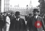 Standbild britische Bergleute Delegation London England Vereinigtes Königreich, 1914, aus Sekunde 21 historischem Filmmaterial Videoclip 65675028144