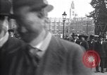 Standbild britische Bergleute Delegation London England Vereinigtes Königreich, 1914, aus Sekunde 23 historischem Filmmaterial Videoclip 65675028144