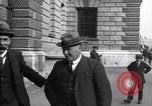 Standbild britische Bergleute Delegation London England Vereinigtes Königreich, 1914, aus Sekunde 27 historischem Filmmaterial Videoclip 65675028144