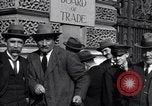 Standbild britische Bergleute Delegation London England Vereinigtes Königreich, 1914, aus Sekunde 30 historischem Filmmaterial Videoclip 65675028144