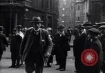 Standbild britische Bergleute Delegation London England Vereinigtes Königreich, 1914, aus Sekunde 35 historischem Filmmaterial Videoclip 65675028144