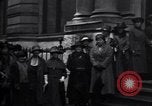 Standbild britische Bergleute Delegation London England Vereinigtes Königreich, 1914, aus Sekunde 48 historischem Filmmaterial Videoclip 65675028144