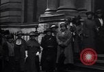 Standbild britische Bergleute Delegation London England Vereinigtes Königreich, 1914, aus Sekunde 49 historischem Filmmaterial Videoclip 65675028144