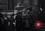 Standbild britische Bergleute Delegation London England Vereinigtes Königreich, 1914, aus Sekunde 50 historischem Filmmaterial Videoclip 65675028144