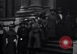 Standbild britische Bergleute Delegation London England Vereinigtes Königreich, 1914, aus Sekunde 52 historischem Filmmaterial Videoclip 65675028144