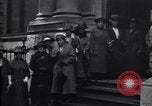 Standbild britische Bergleute Delegation London England Vereinigtes Königreich, 1914, aus Sekunde 53 historischem Filmmaterial Videoclip 65675028144