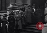 Standbild britische Bergleute Delegation London England Vereinigtes Königreich, 1914, aus Sekunde 54 historischem Filmmaterial Videoclip 65675028144