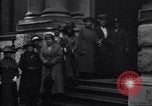 Standbild britische Bergleute Delegation London England Vereinigtes Königreich, 1914, aus Sekunde 55 historischem Filmmaterial Videoclip 65675028144