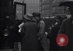 Standbild britische Bergleute Delegation London England Vereinigtes Königreich, 1914, aus Sekunde 57 historischem Filmmaterial Videoclip 65675028144