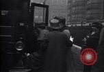 Standbild britische Bergleute Delegation London England Vereinigtes Königreich, 1914, aus Sekunde 58 historischem Filmmaterial Videoclip 65675028144