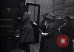Standbild britische Bergleute Delegation London England Vereinigtes Königreich, 1914, aus Sekunde 61 historischem Filmmaterial Videoclip 65675028144