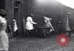Standbild Britische Frauen arbeiten in den Krieg Ersten Weltkrieg Vereinigtes Königreich, 1914, aus Sekunde 11 historischem Filmmaterial Videoclip 65675028145